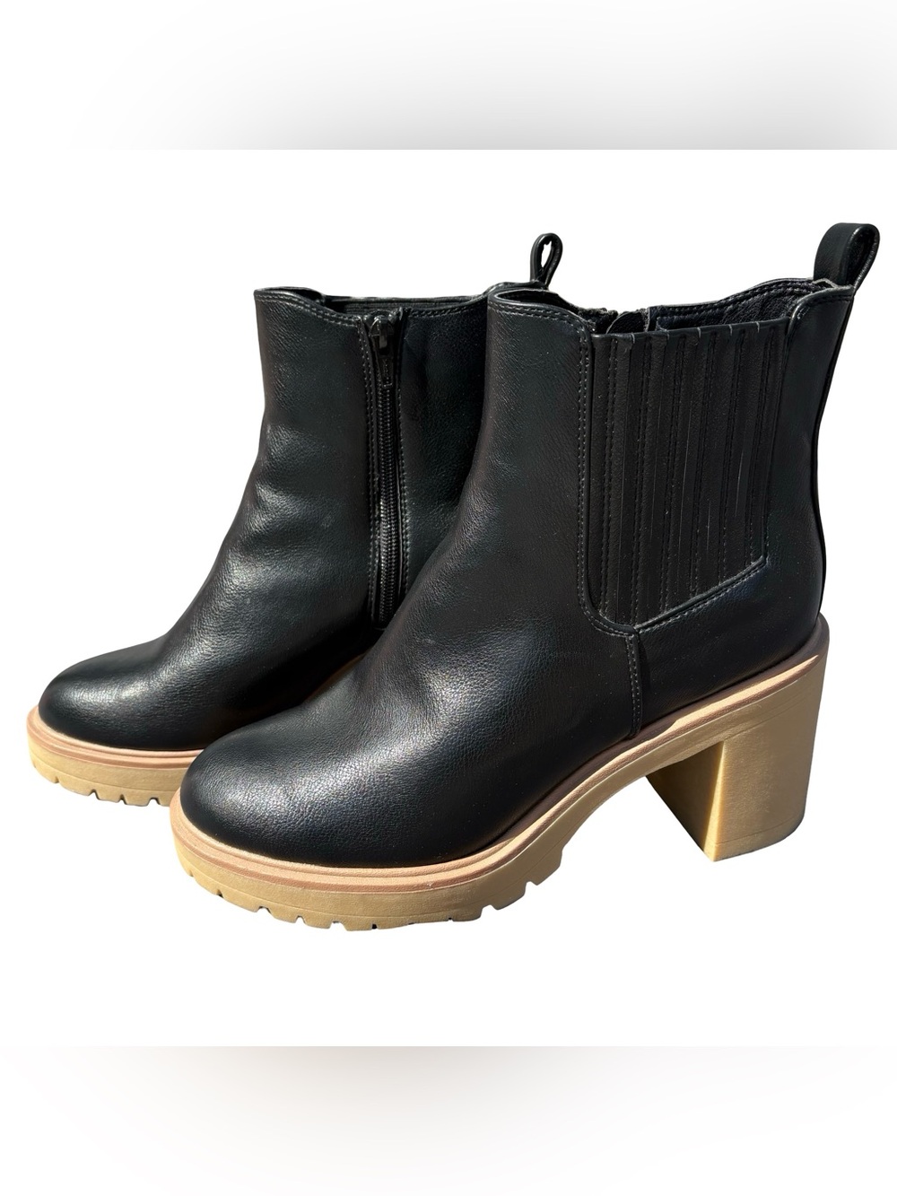 DV by Dolce Vita Juliet Lug Sole Ankle Chelsea Booties Black Women’s Size 10